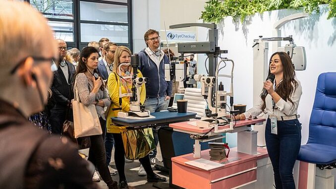 opti_Presse_tp_2023-9342 Messerundgang zum Thema: Smarte Bildgebung im augenoptischen Screening.